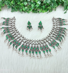 SILVER NECKLACE AND EARRING SET BY SAAVYA