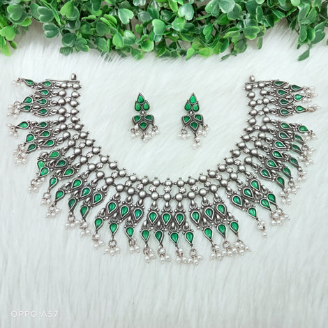 SILVER NECKLACE AND EARRING SET BY SAAVYA